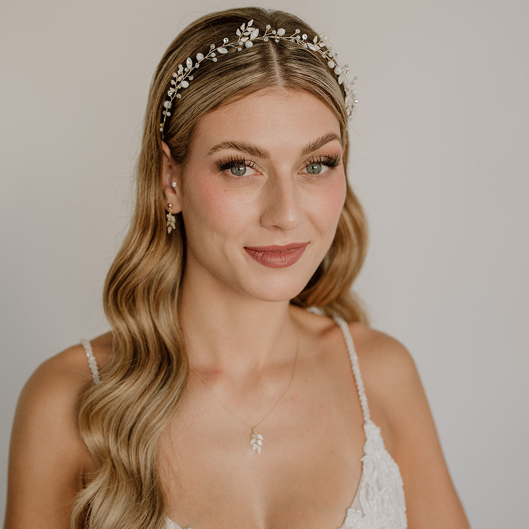 Lana | Brauthaarschmuck - Headpiece mit Blättern und Kristallen