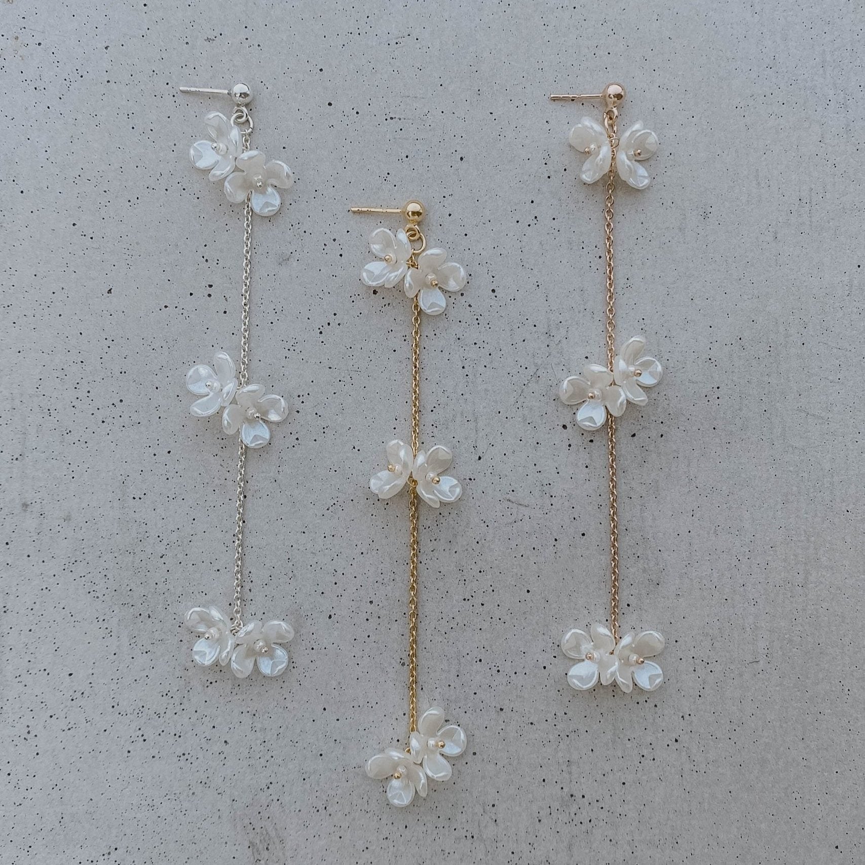 Betty Ohrringe Hochzeit hängend mit Blüten ivory in der Farbe Gold, 22181