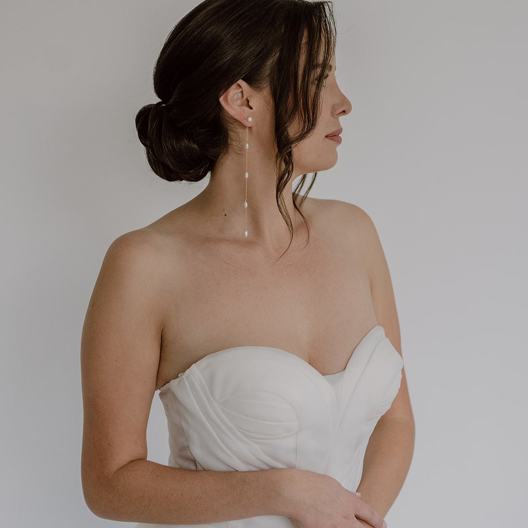 Maeve Brautohrringe hängend mit Perlen lang in der Farbe Gold, 23206