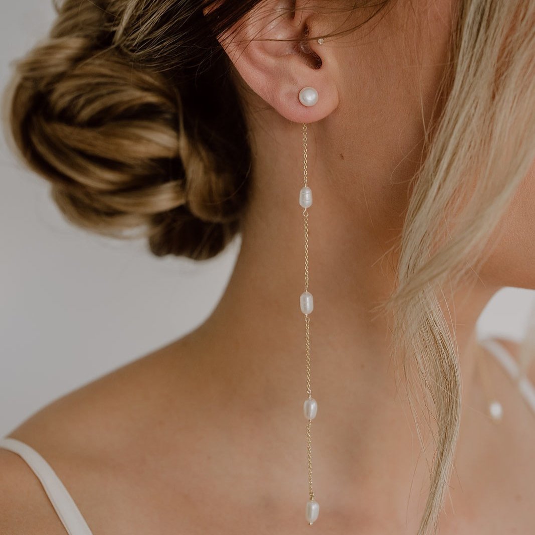 Maeve Brautohrringe hängend mit Perlen lang in der Farbe Gold, 23206