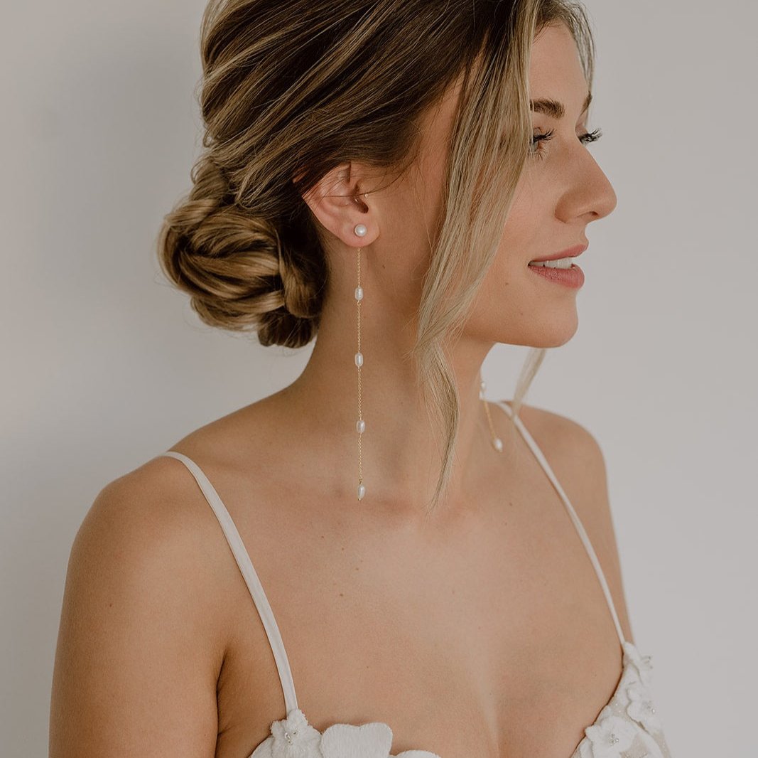 Maeve Brautohrringe hängend mit Perlen lang in der Farbe Gold, 23206