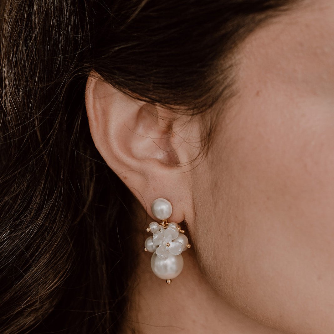 Sofie Brautohrringe mit Perlen und Blüten in der Farbe Gold, 22188