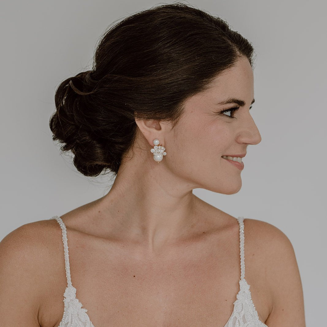 Sofie Brautohrringe mit Perlen und Blüten in der Farbe Gold, 22188