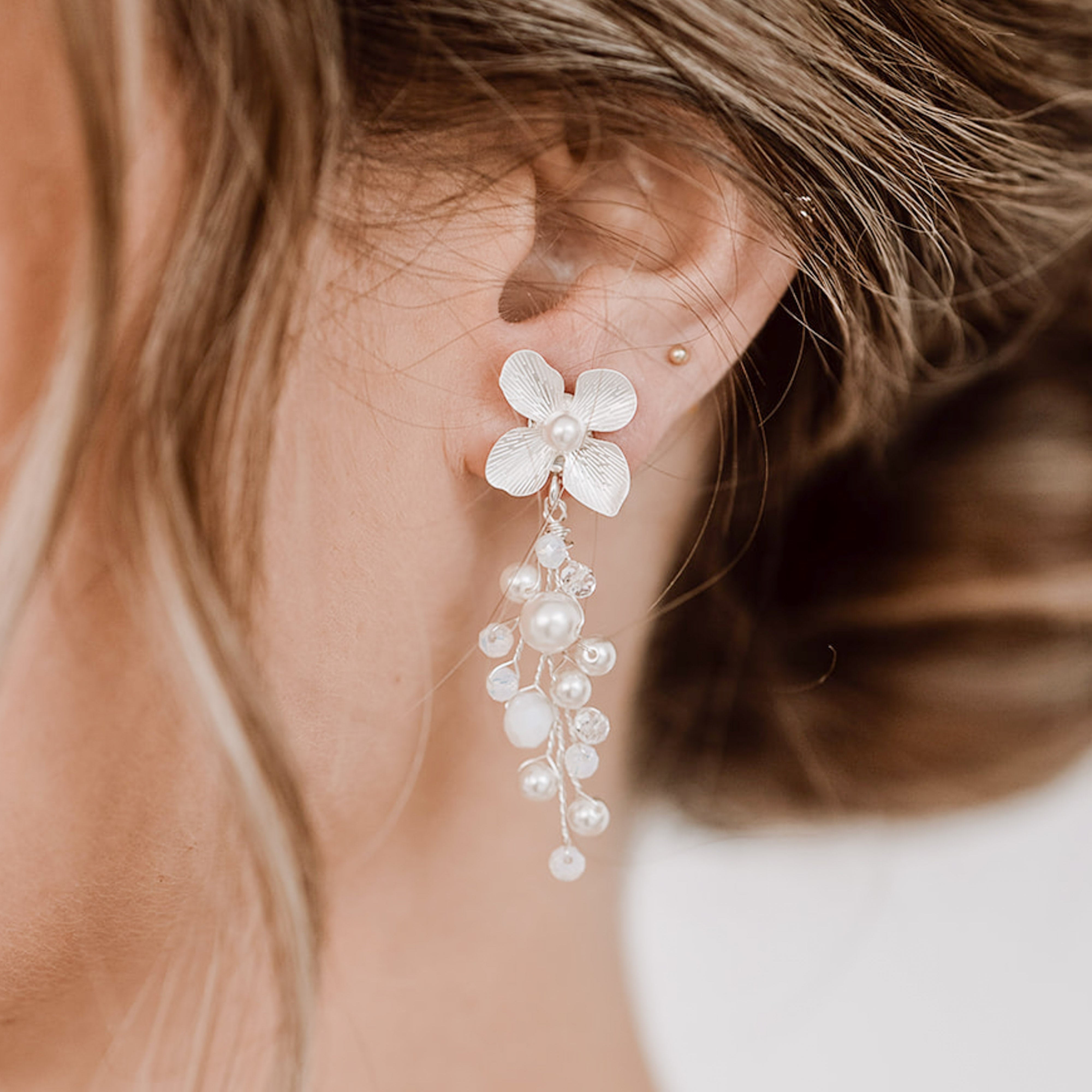 Babsi | Brautohrringe mit Blüten und Perlen