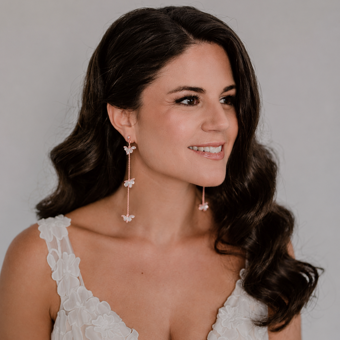 Betty | Ohrringe Hochzeit hängend mit Blüten ivory