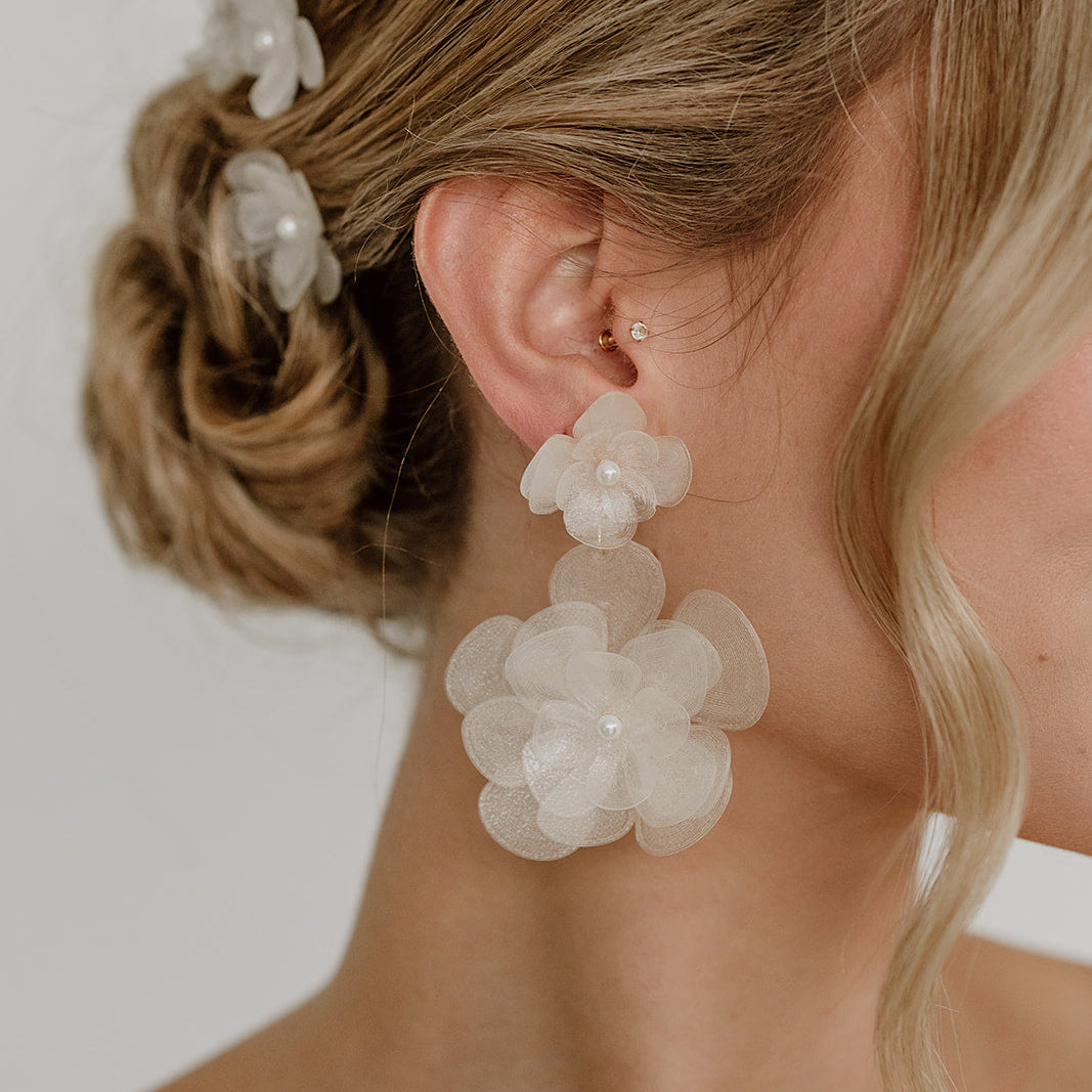 Carry | Braut Ohrringe mit Blüten