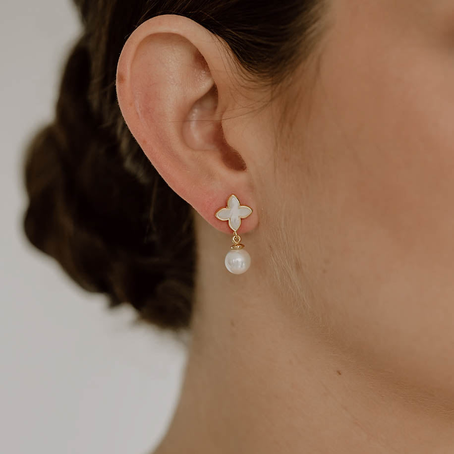 Daisy mit Perle | Ohrringe Hochzeit mit Blüte und Perle