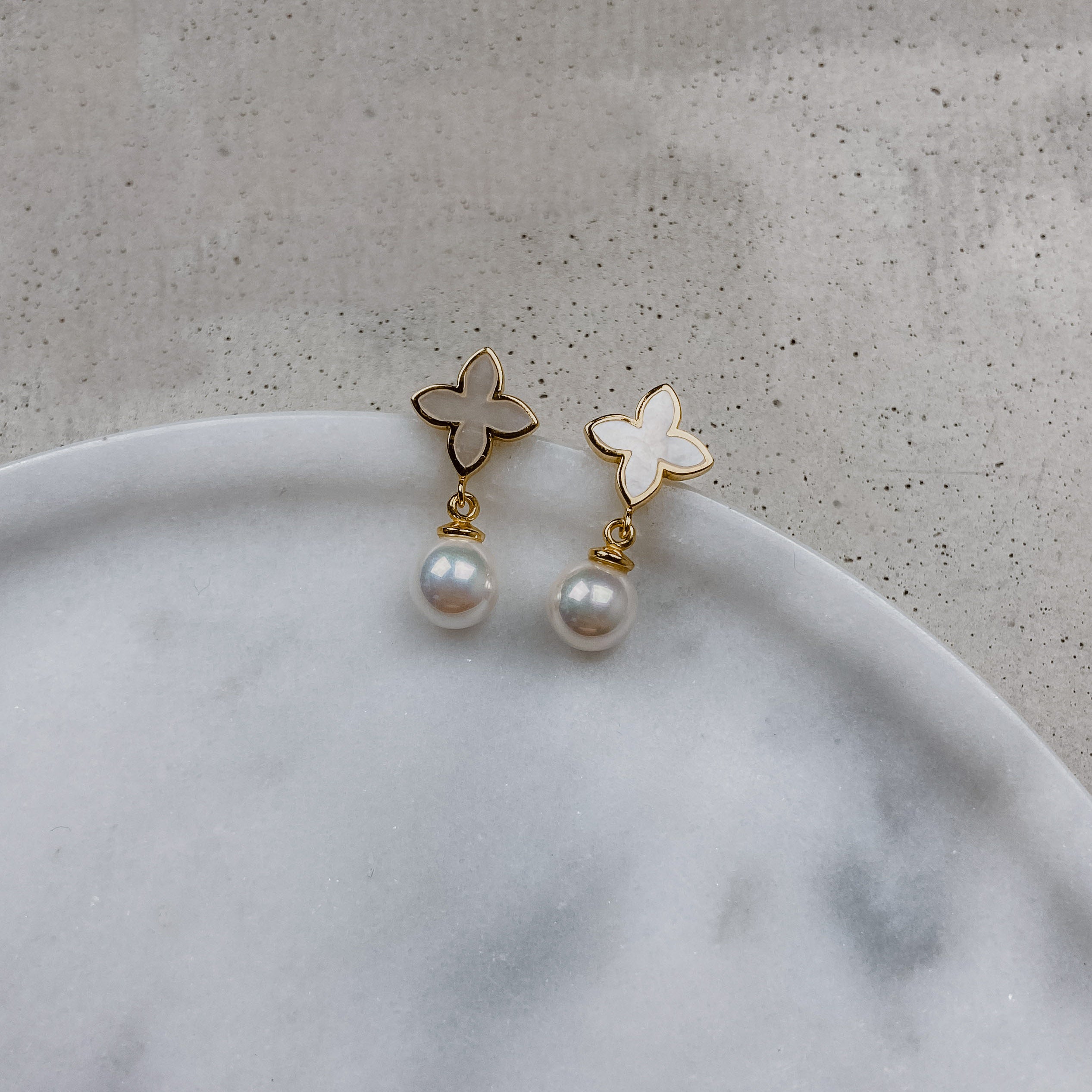 Daisy mit Perle | Ohrringe Hochzeit mit Blüte und Perle