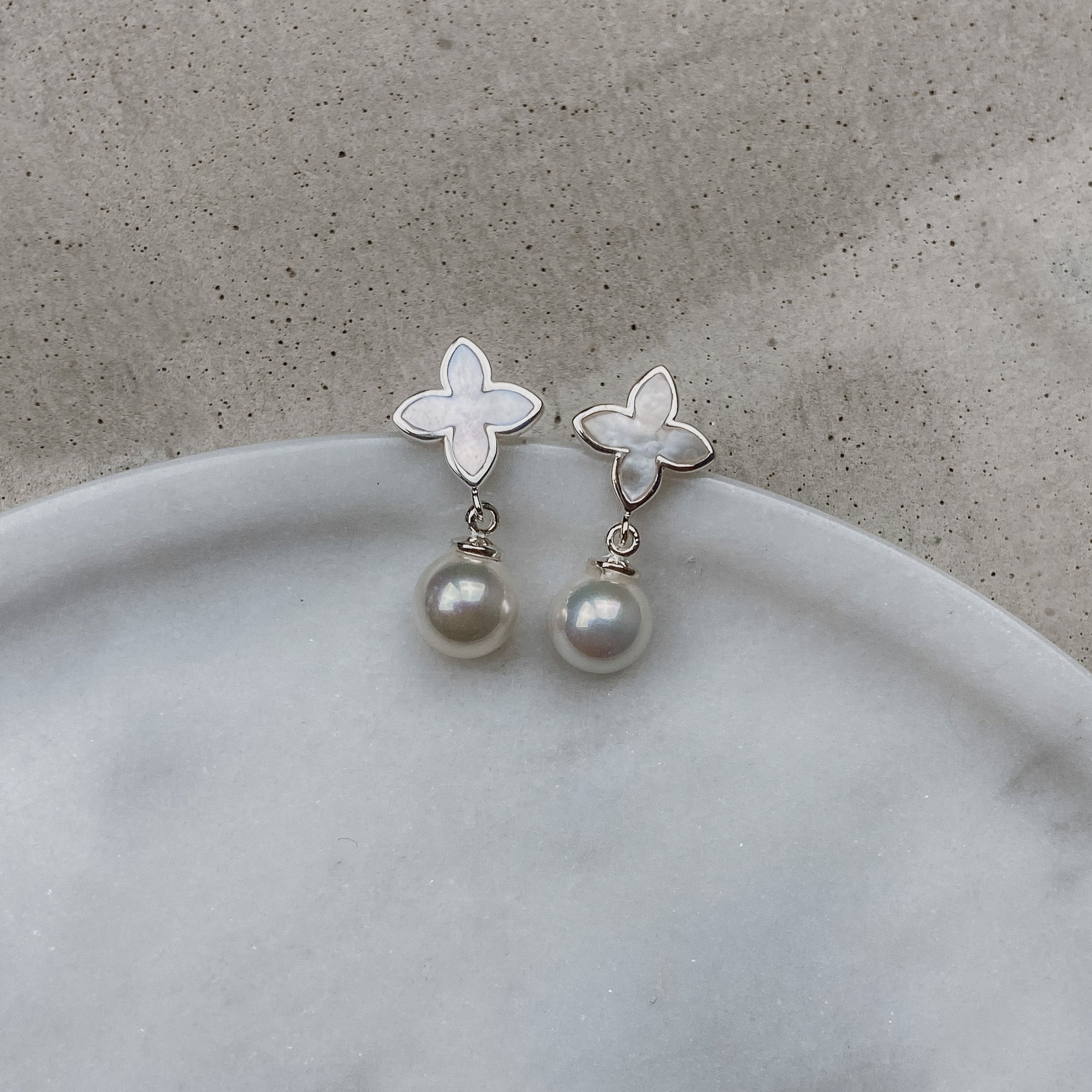 Daisy mit Perle | Ohrringe Hochzeit mit Blüte und Perle
