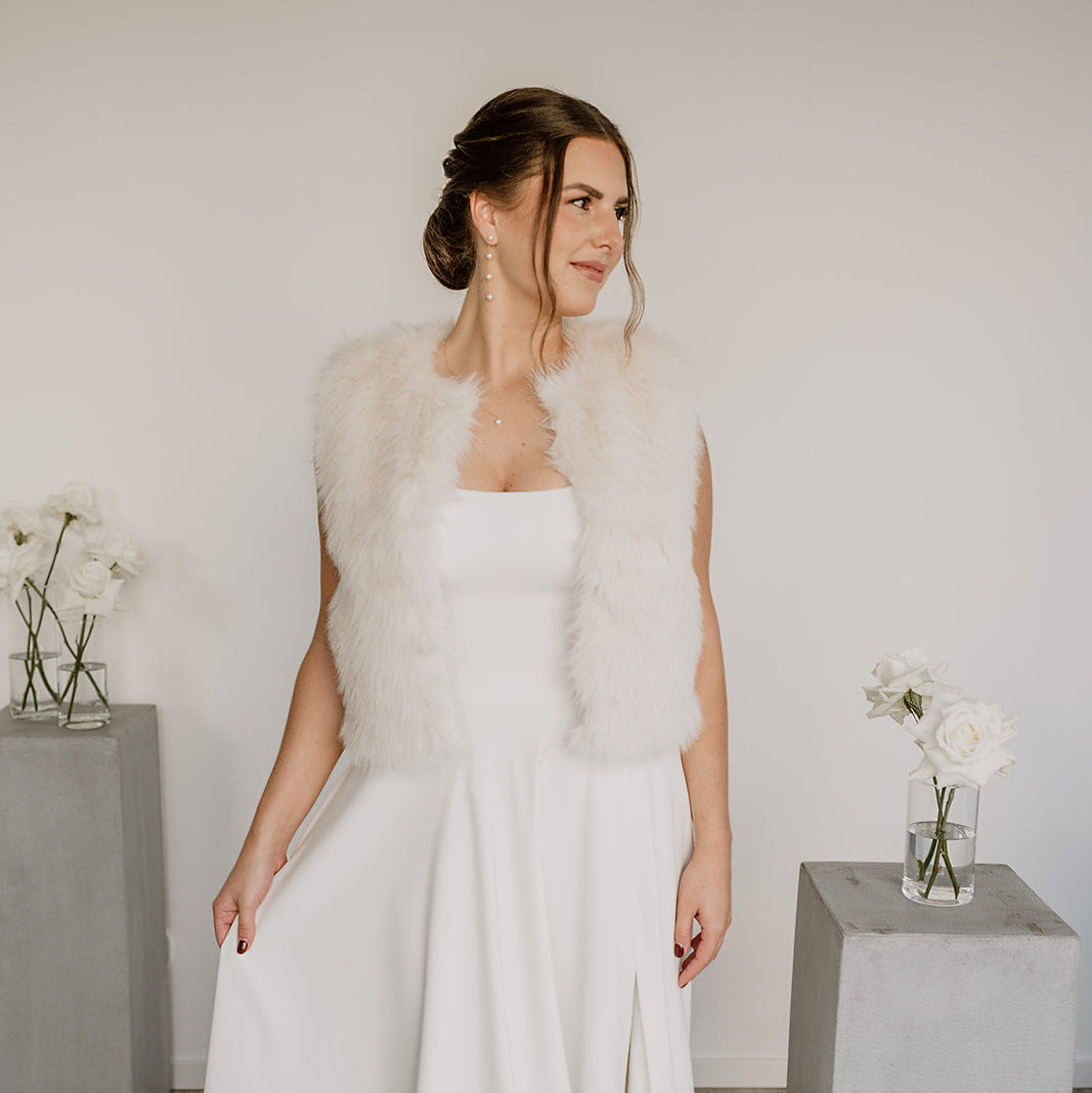 Lola | Ohrringe Hochzeit mit Perlen hängend