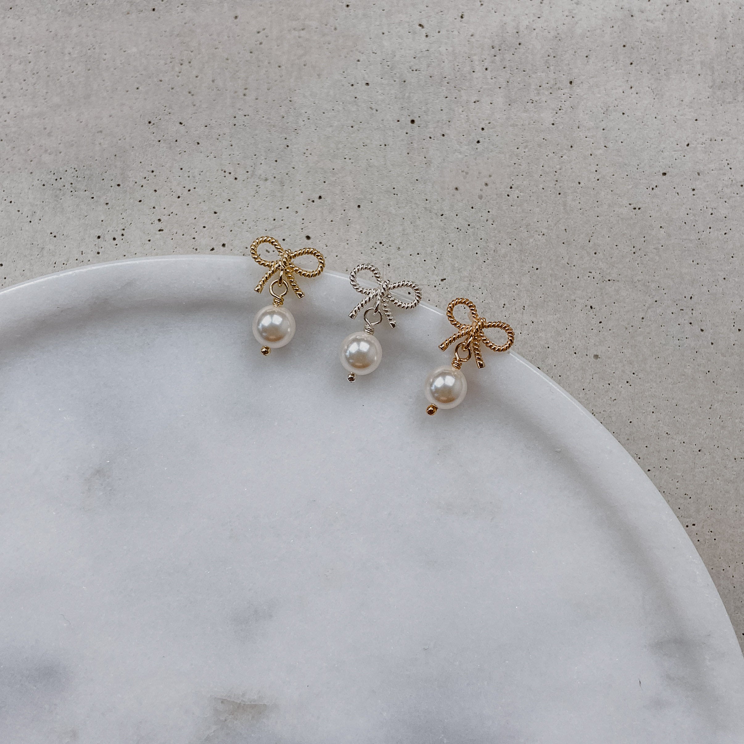 Pinella | Brautohrringe - Ohrringe mit Schleife und Perle