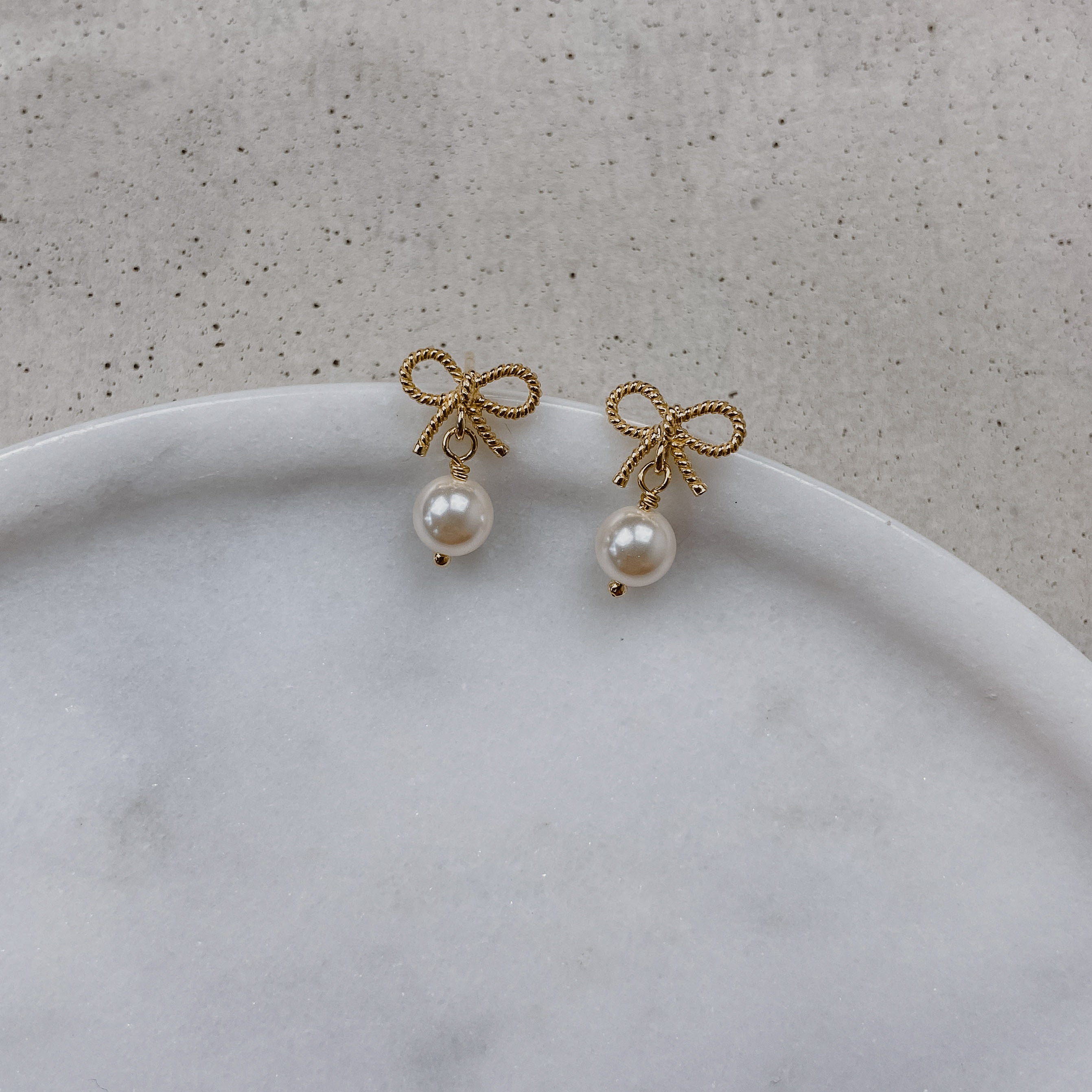 Pinella | Brautohrringe - Ohrringe mit Schleife und Perle