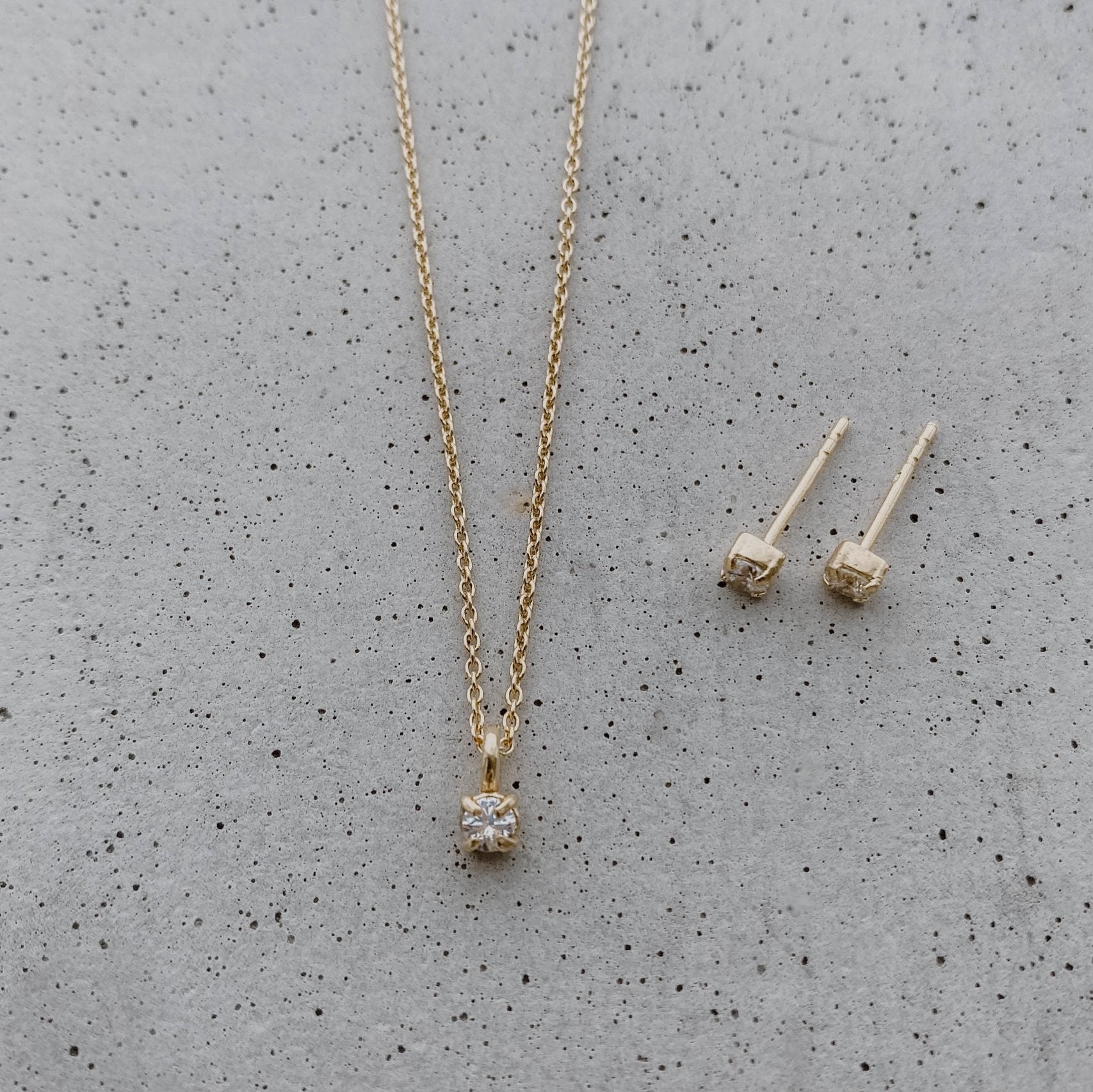 Sanna Halskette Hochzeit mit Zirkonia Kristall in der Farbe Gold