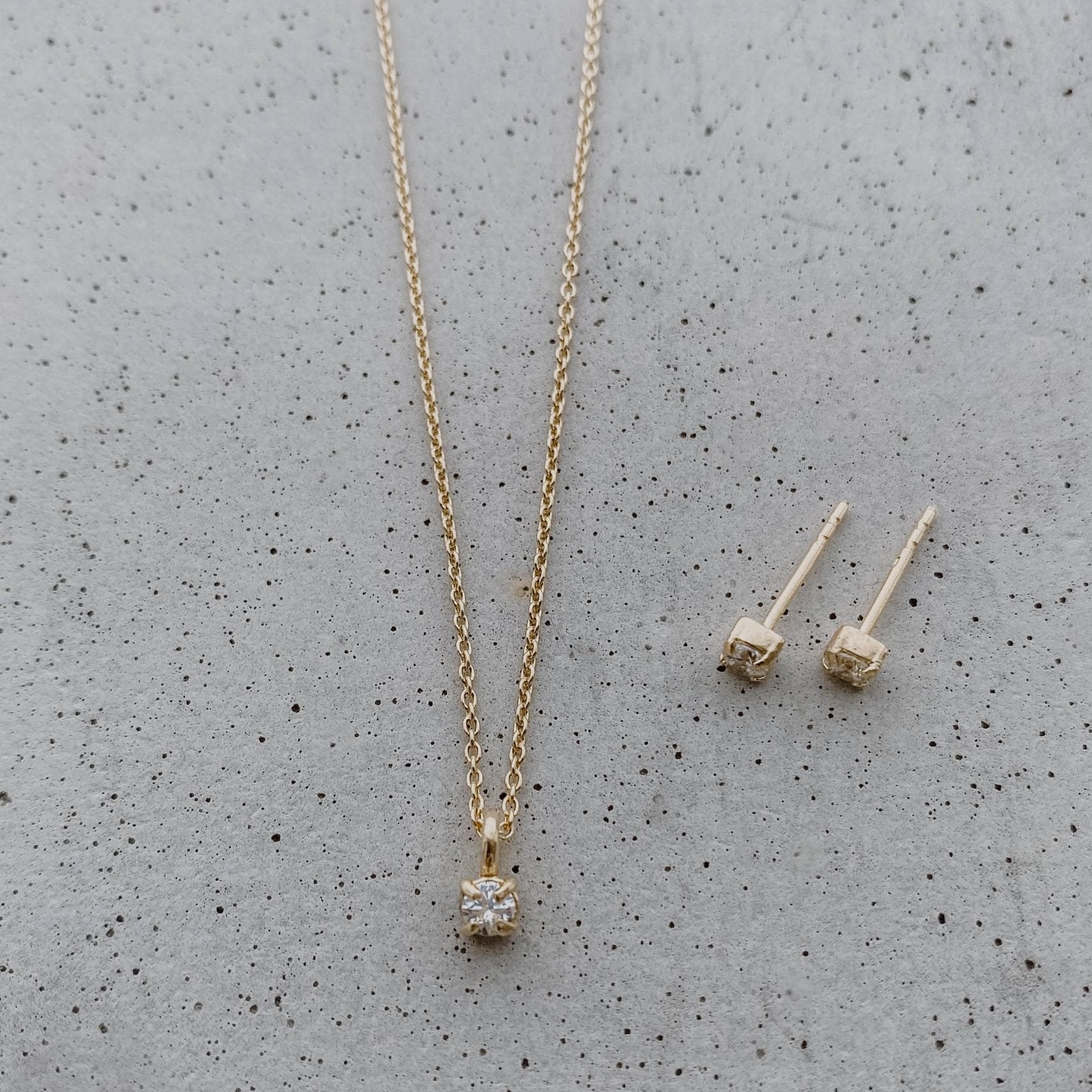 Sanna schlichte Brautohrstecker mit Zirkonia in der Farbe Gold, 22191