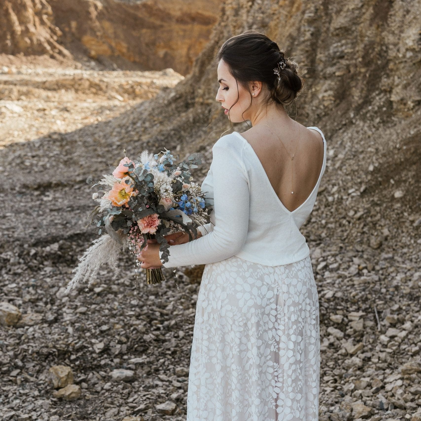Halskette mit Rückenkette Brauthalskette mit Perlen, Y-Kette in der Farbe Gold