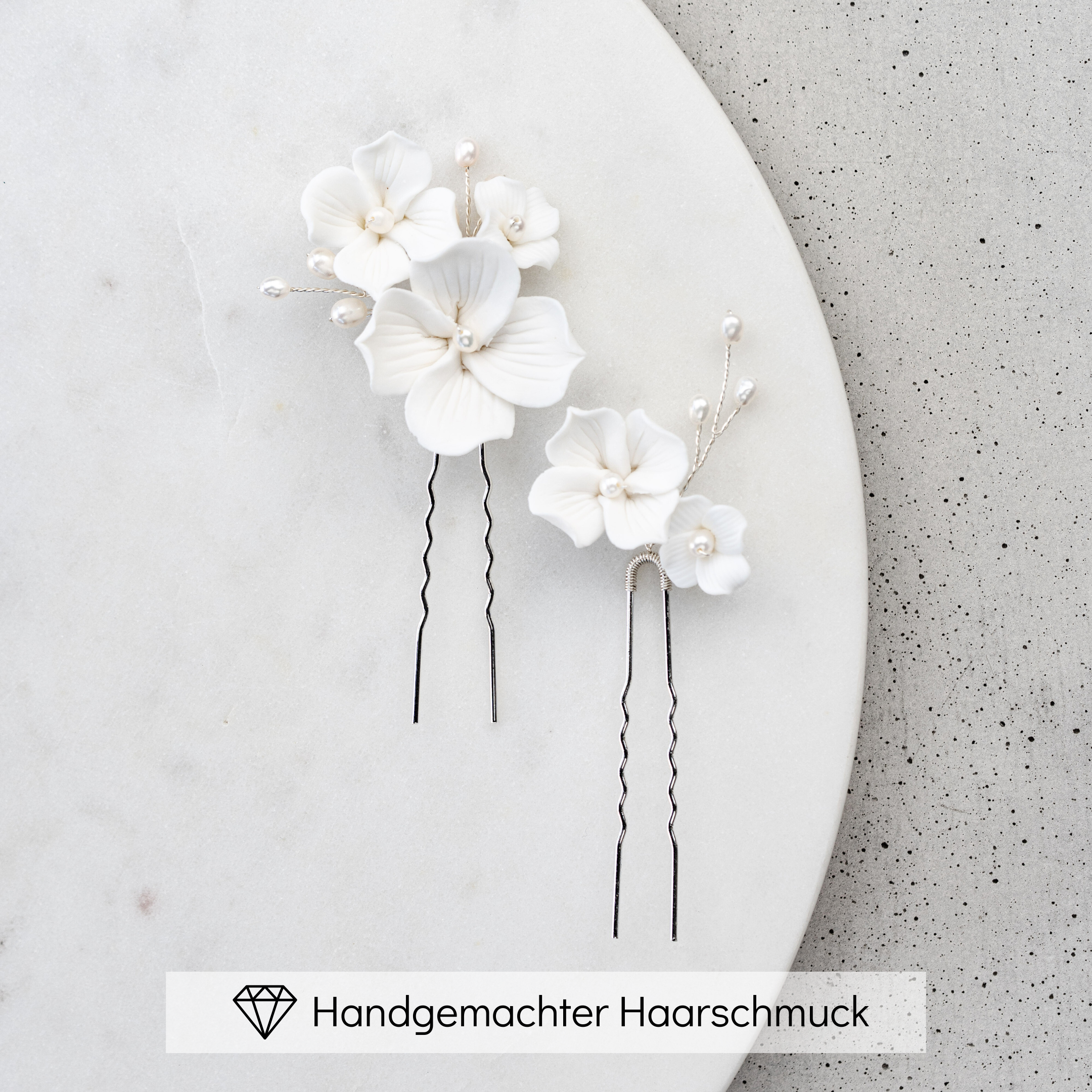Coco Haarnadeln | Brauthaarschmuck mit weißen Blüten und echten Perlen
