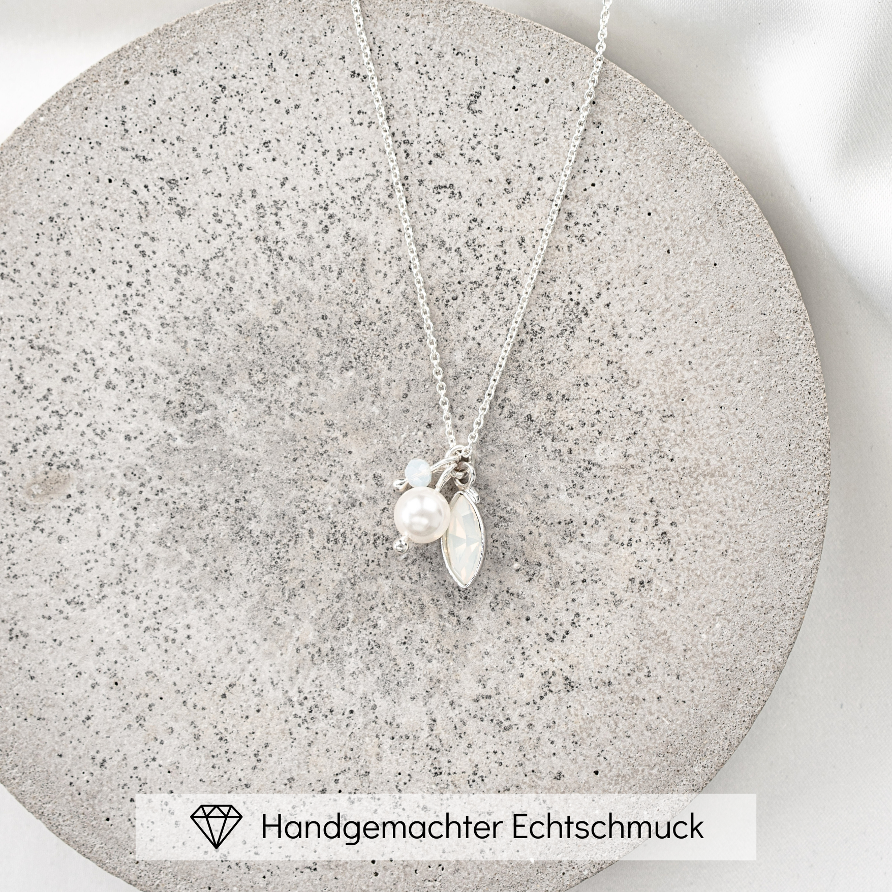 Kylie | Braut Halskette mit Perle und Kristallen