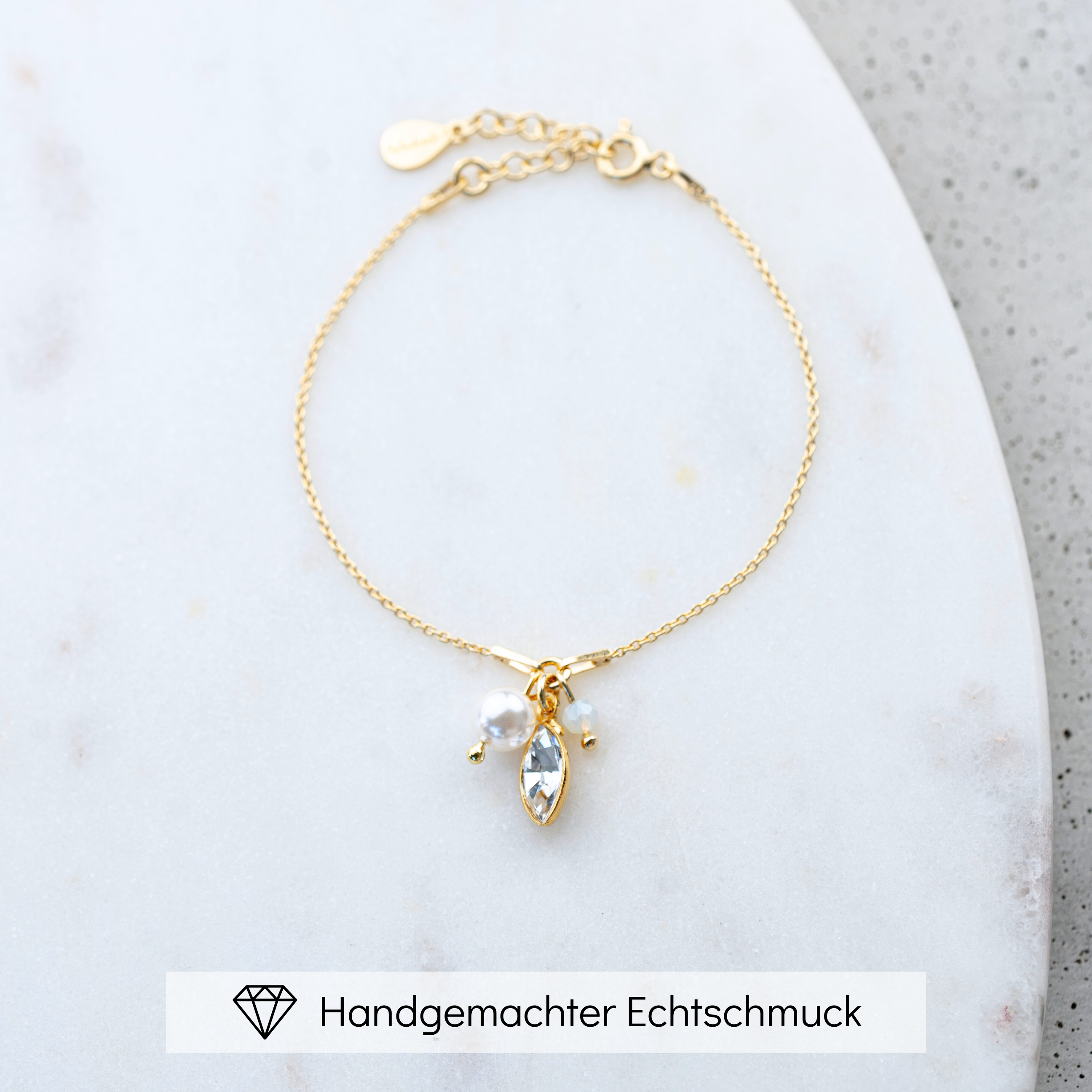Kylie II | Brautarmband Hochzeit mit Perlen und Kristallen