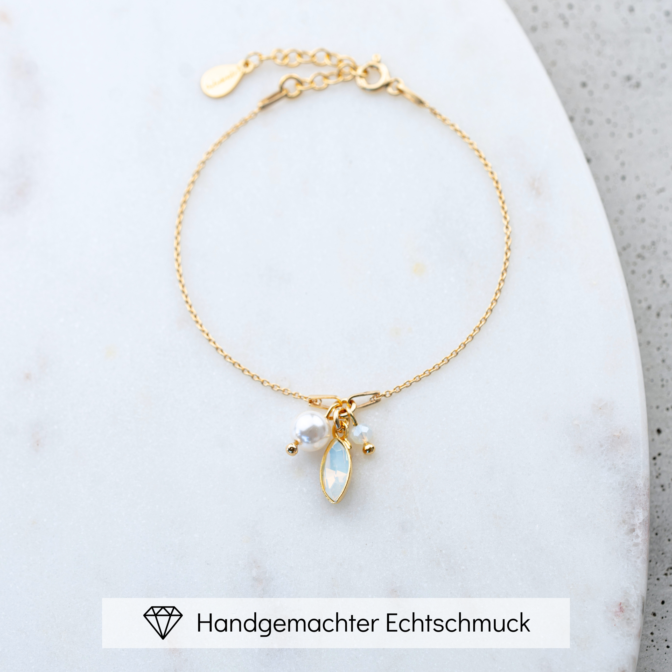 Kylie II | Brautarmband Hochzeit mit Perlen und Kristallen