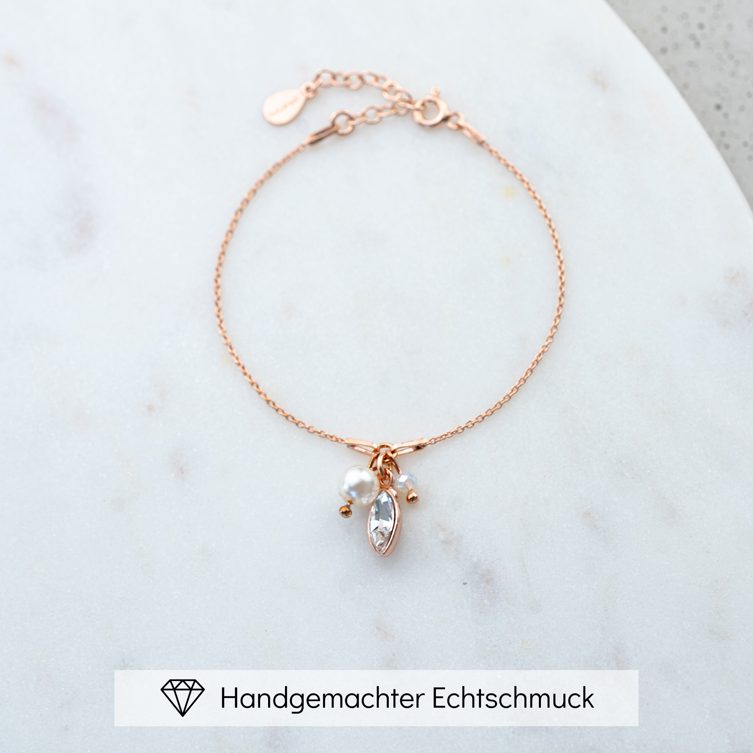 Kylie II | Brautarmband Hochzeit mit Perlen und Kristallen