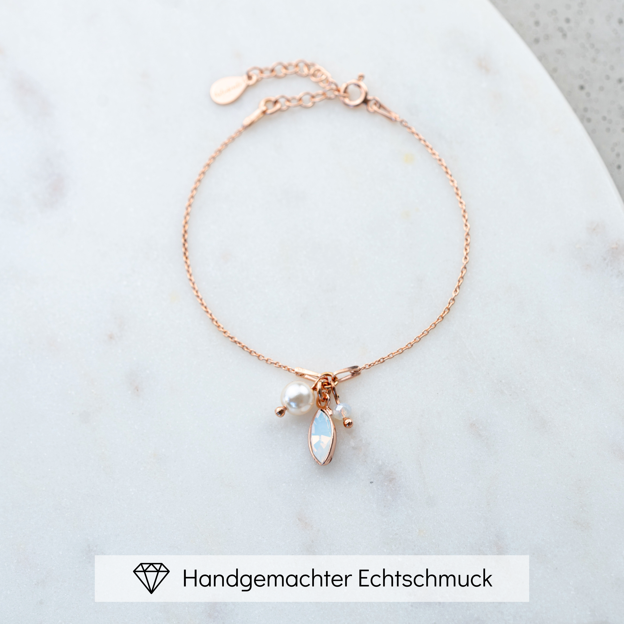Kylie II | Brautarmband Hochzeit mit Perlen und Kristallen