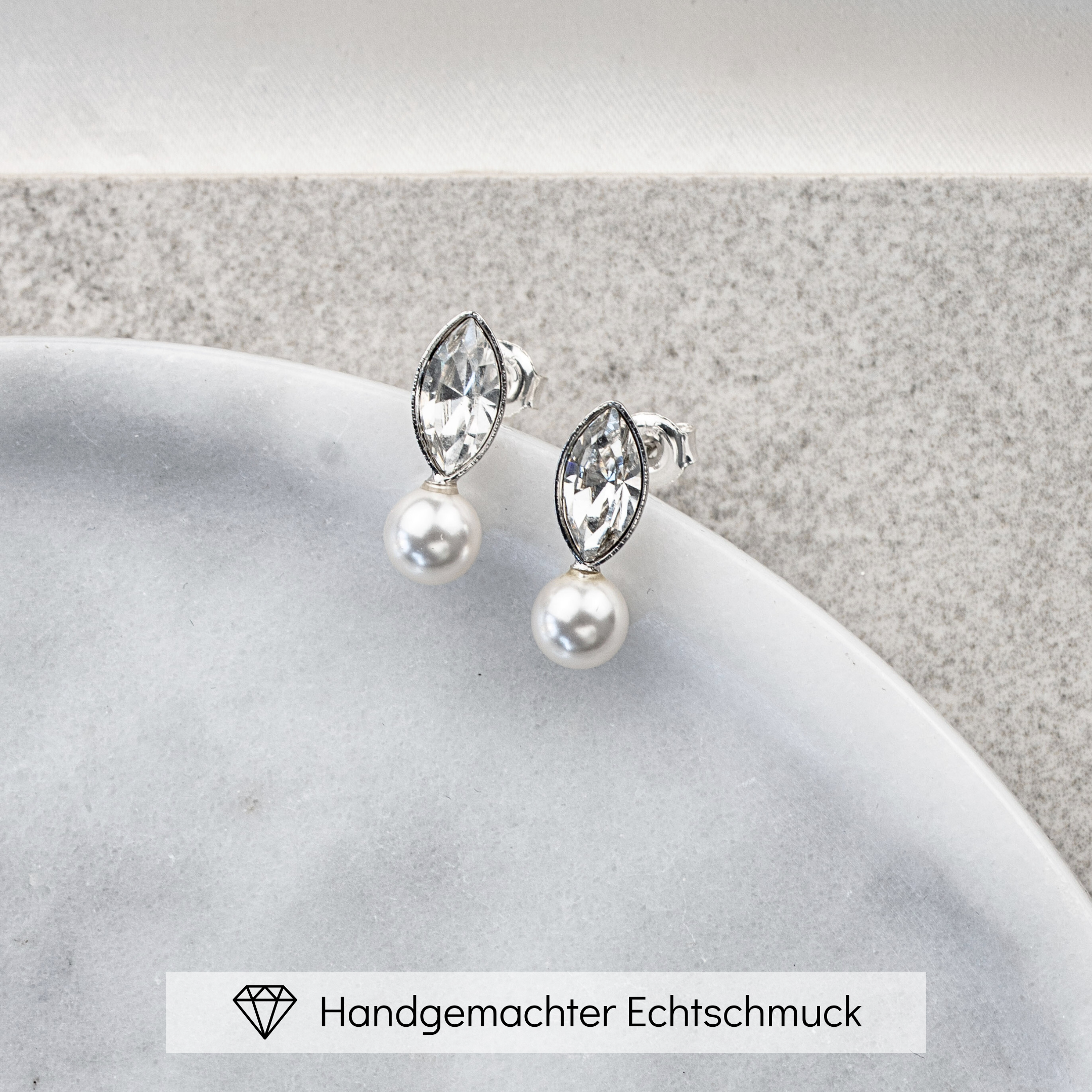 Kylie | Brautohrstecker mit Perle und Kristall