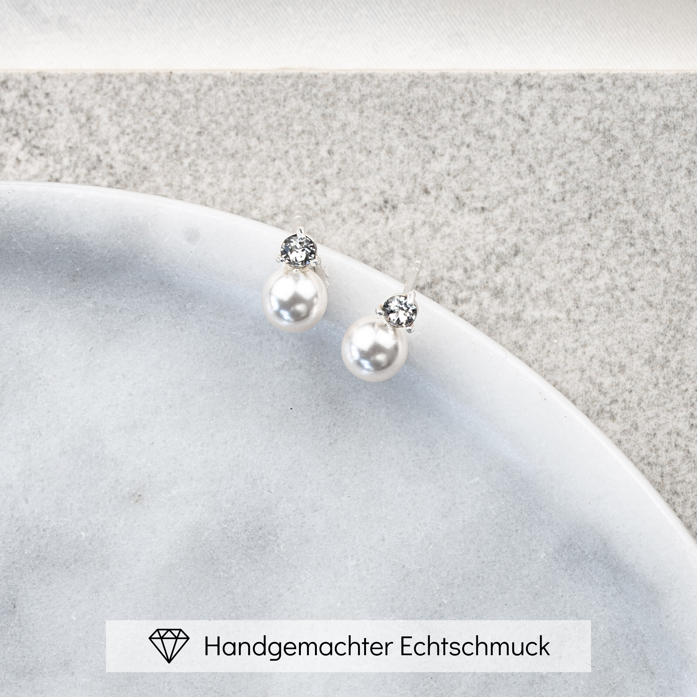Smilla | zarte Brautohrstecker mit Zirkonia und Perle