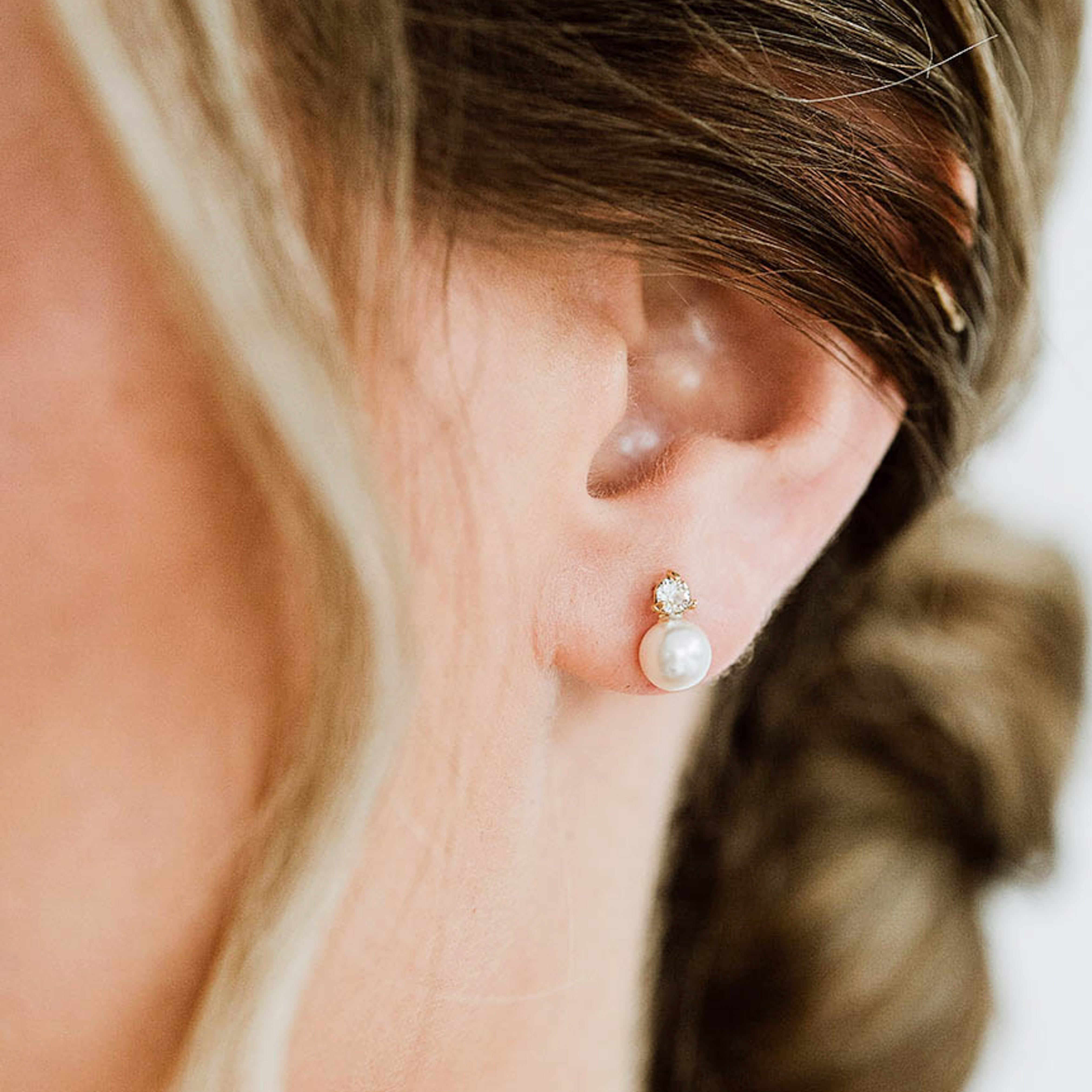 Smilla | zarte Brautohrstecker mit Zirkonia und Perle