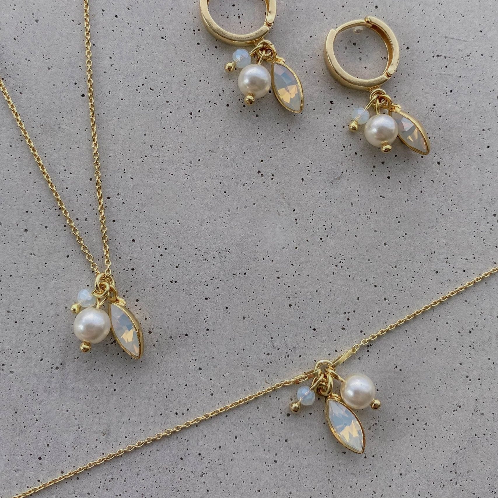 Kylie Brautschmuck Set mit Perlen und Kristallen in der Farbe Gold, 23320