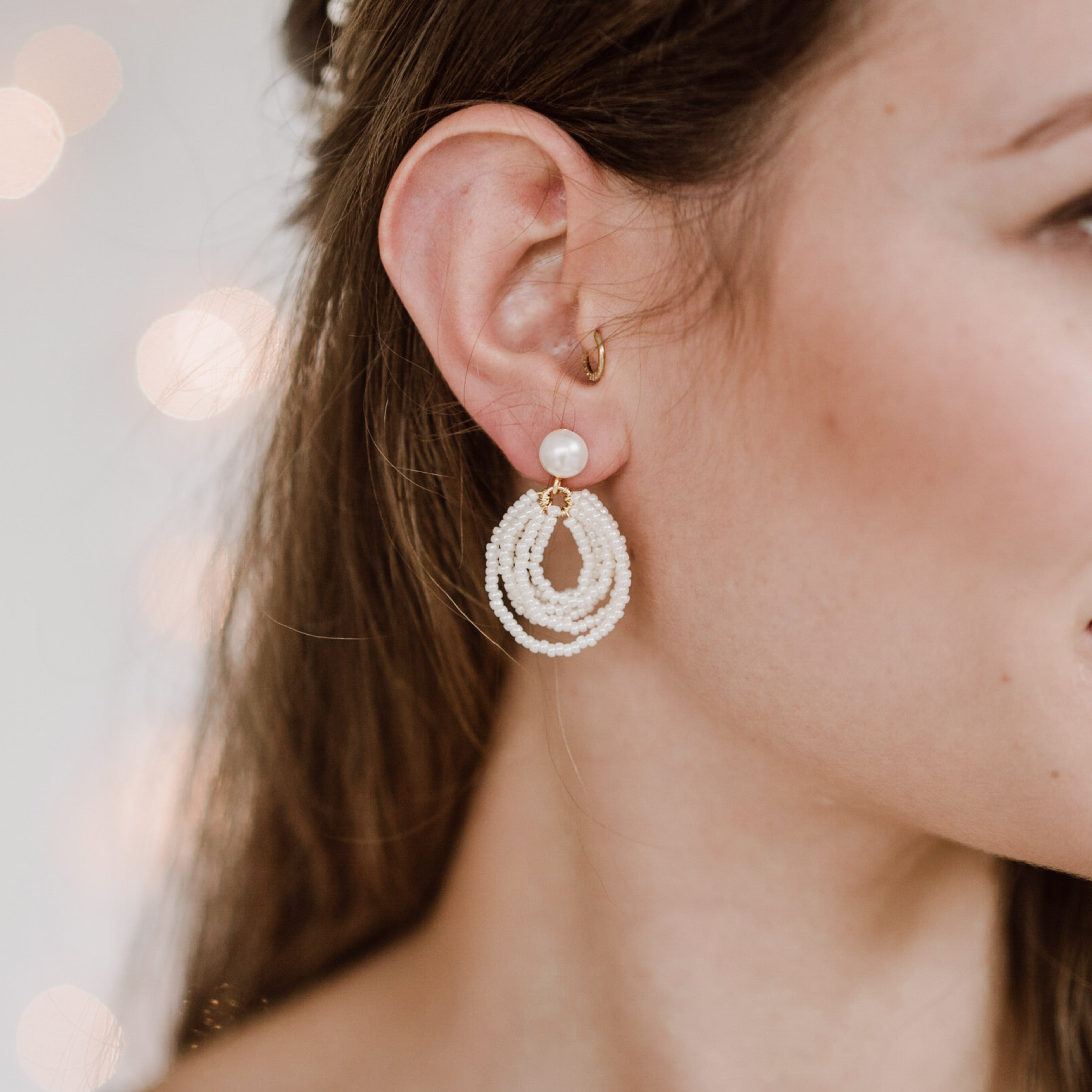 Gigi | Brautohrringe mit kleinen Perlen