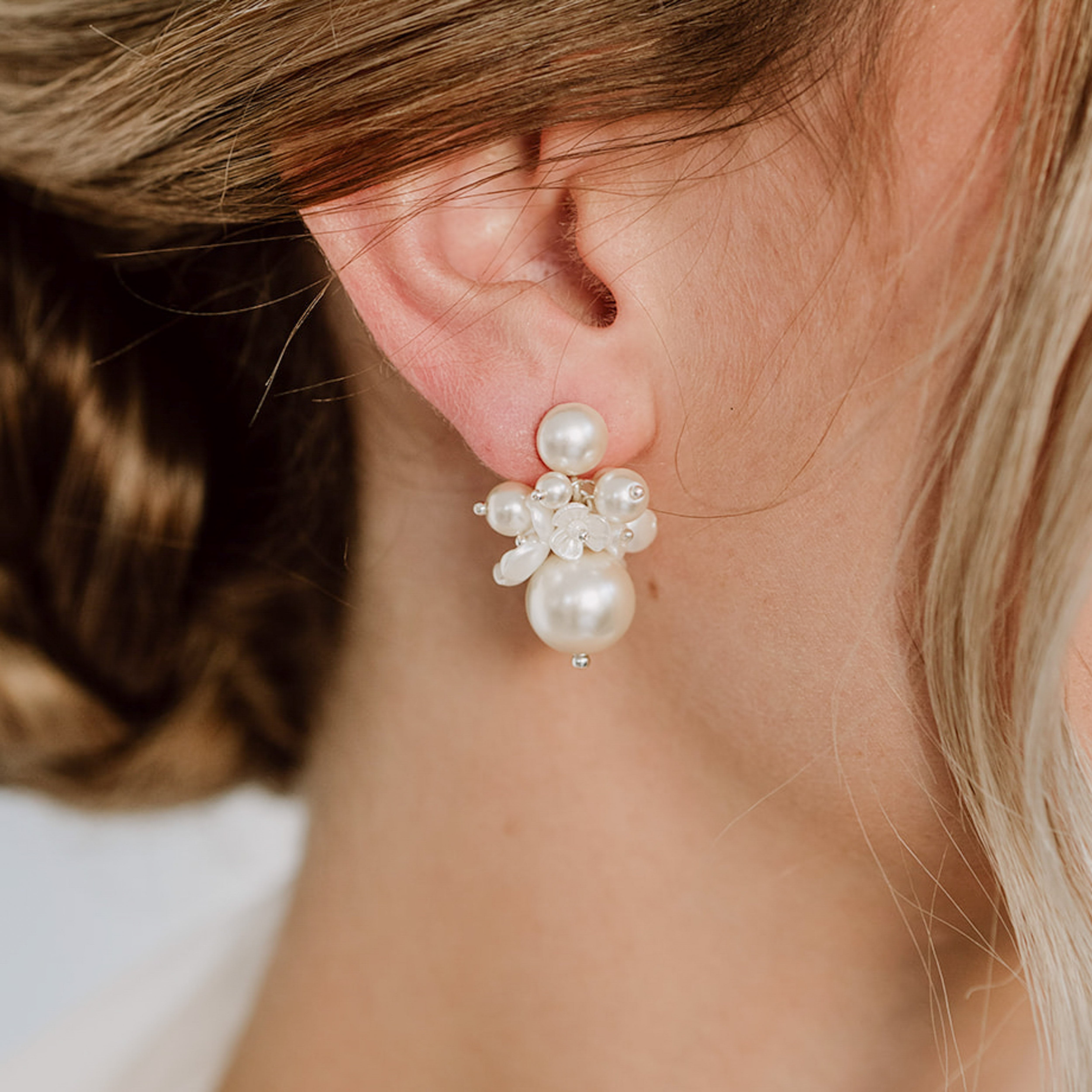 Sofie | Brautohrringe mit Perlen und Blüten