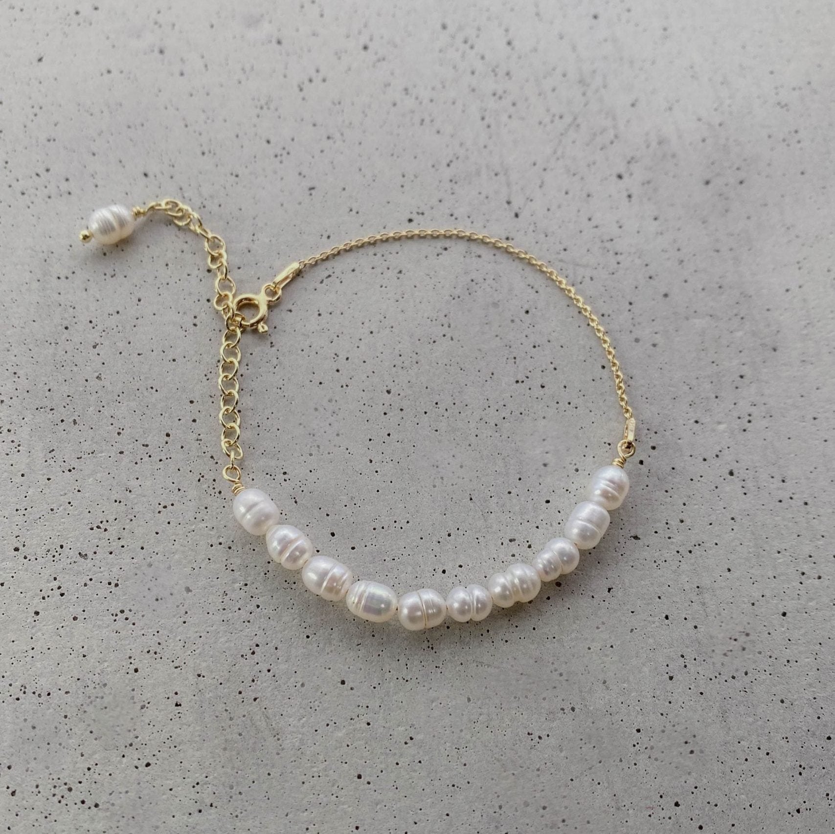 Linn Hochzeit Armband mit Süßwasserperlen in der Farbe Gold 