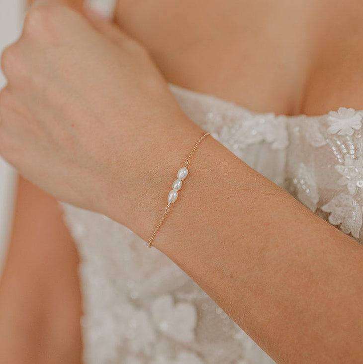 Amelie | Armband Hochzeit mit kleinen - echten Perlen
