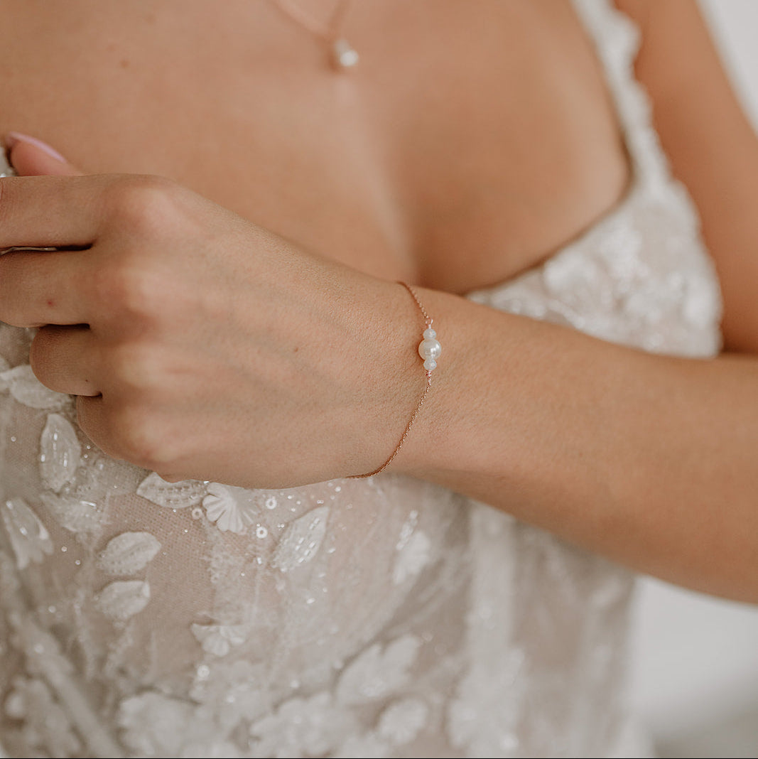 Ari | Brautarmband mit Perlen dezent