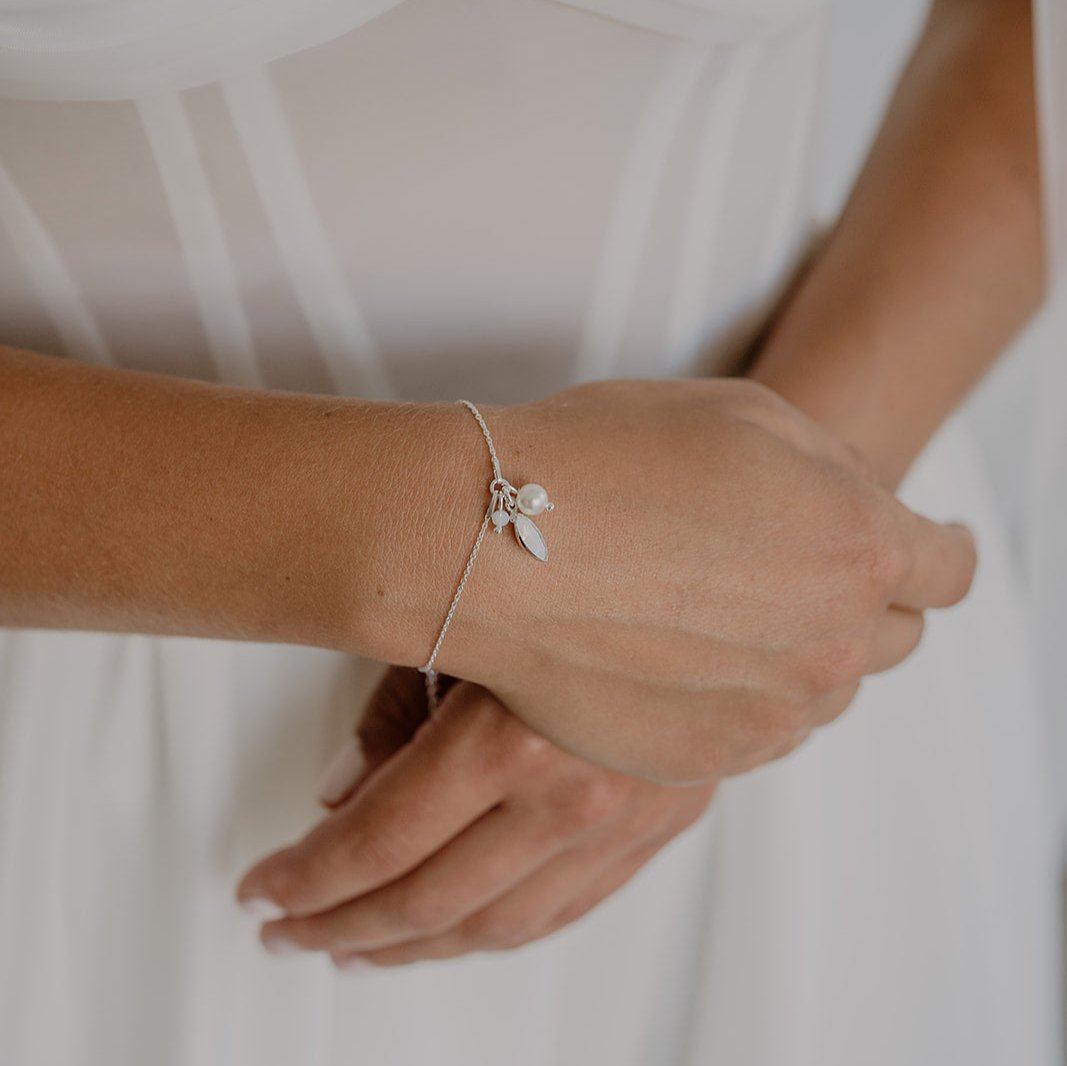 Kylie II Brautarmband Hochzeit mit Perlen und Kristall Anhänger in der Farbe Silber 