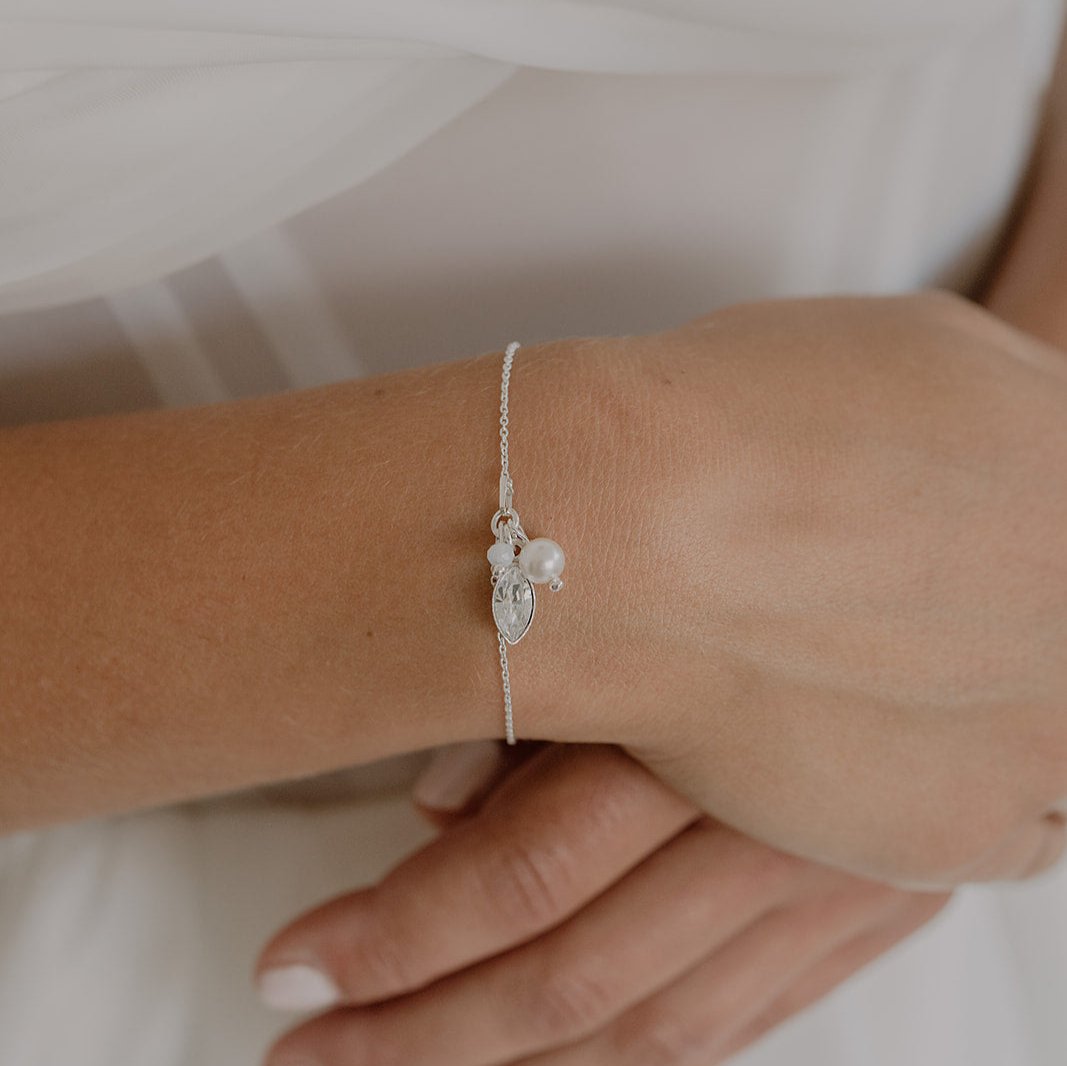 Kylie II Brautarmband Hochzeit mit Perlen und Kristall Anhänger in der Farbe Silber 