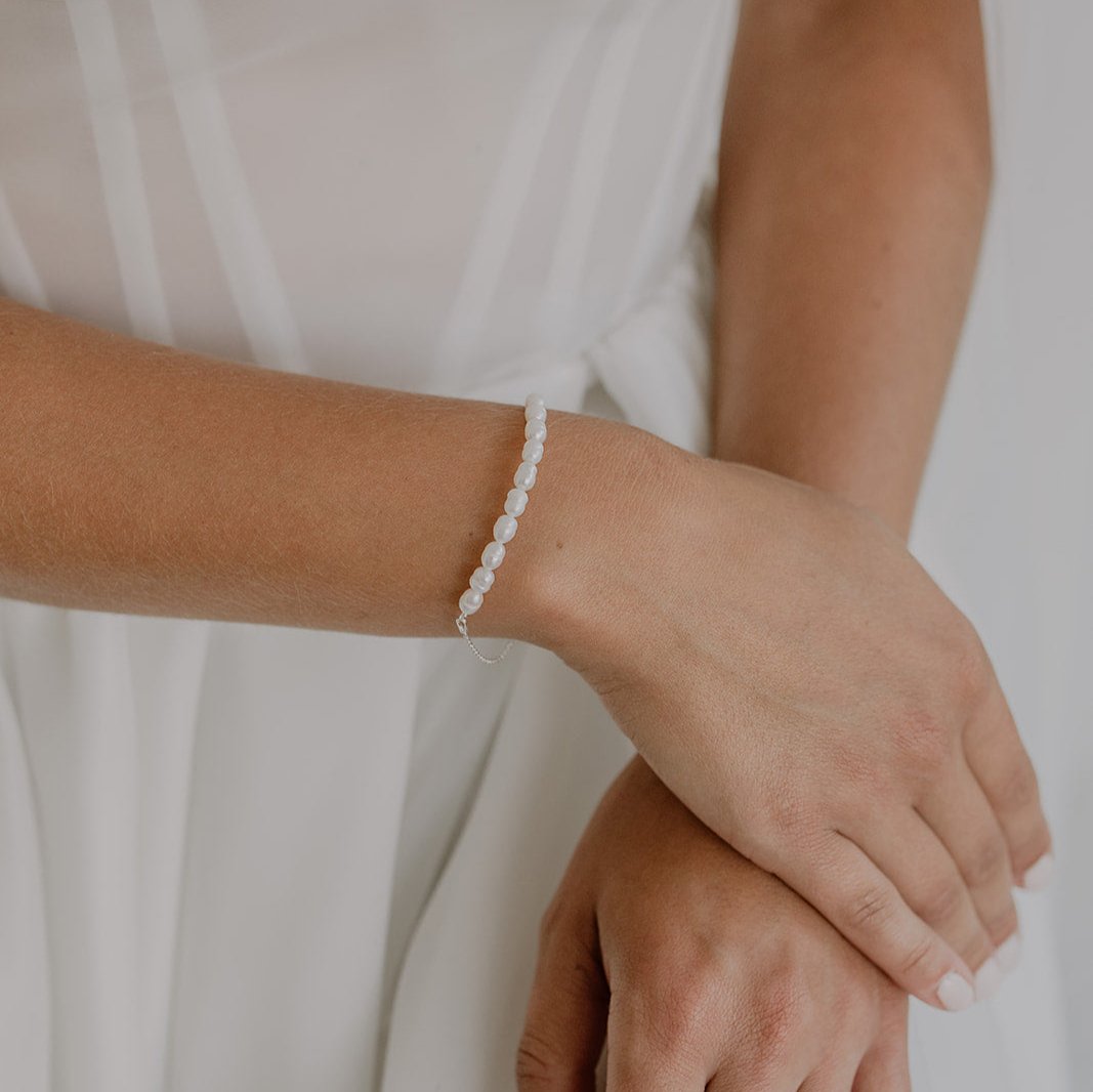 Linn Hochzeit Armband mit Süßwasserperlen in der Farbe Silber 