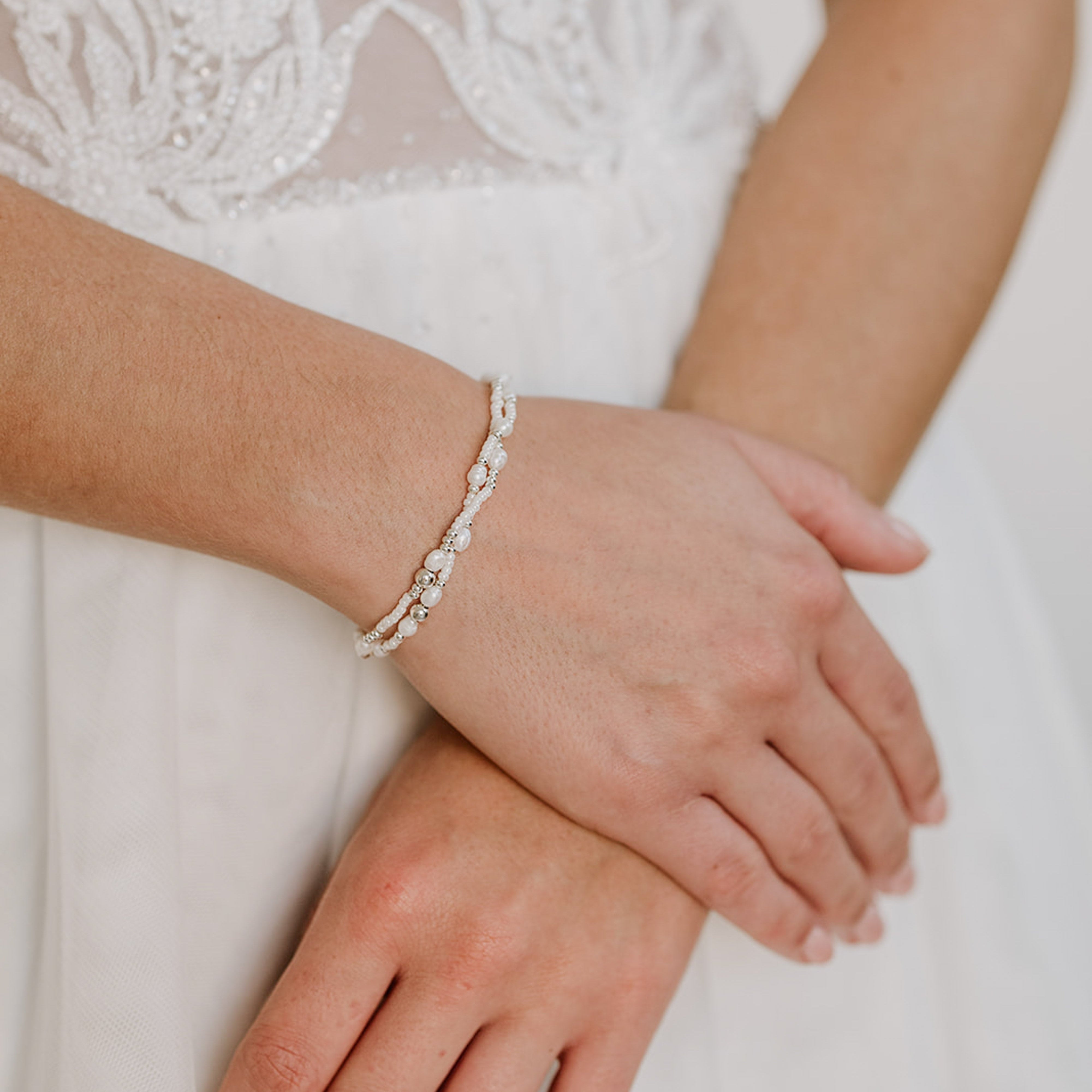 Linnea | Brautarmband mit kleinen echten Perlen - 2er Set