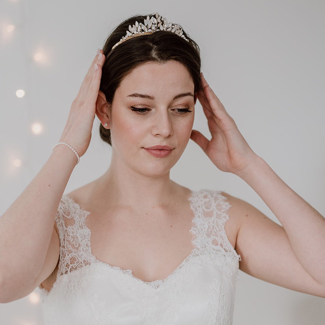 Greta | Hochzeit Haarschmuck, Haarreif mit Perlen und Kristallen