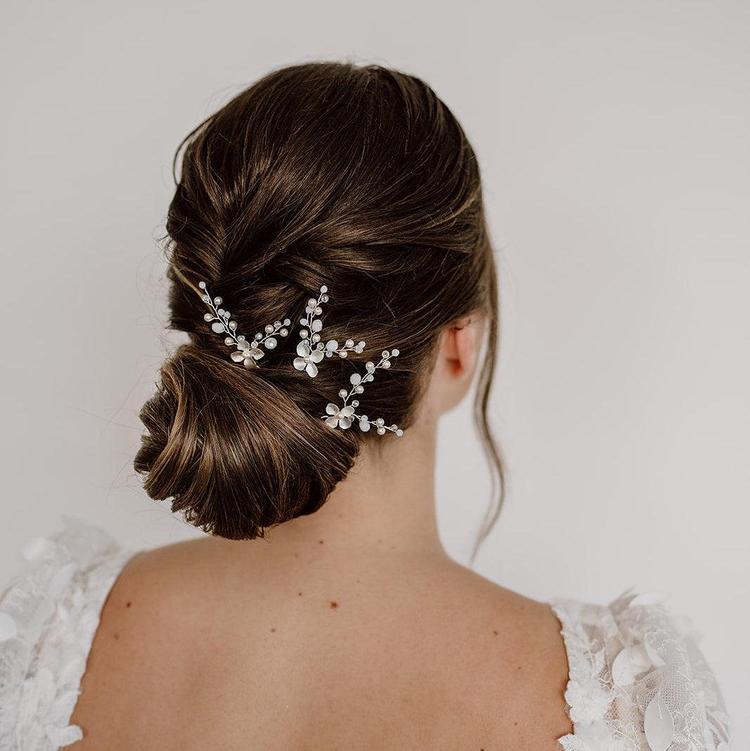 Babsi | Brauthaarschmuck - Haarnadeln mit Blüten und Perlen