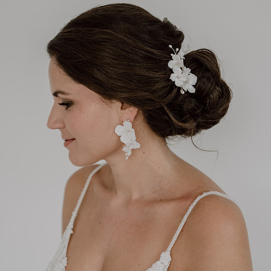 Coco | Braut Haarschmuck - Haarnadeln mit weißen Blüten und echten Perlen