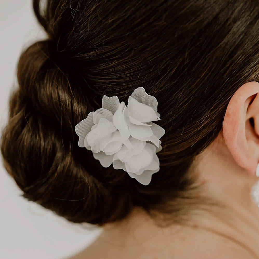 Flora | Hochzeit Haarschmuck, Haarnadeln mit Stoffblüten