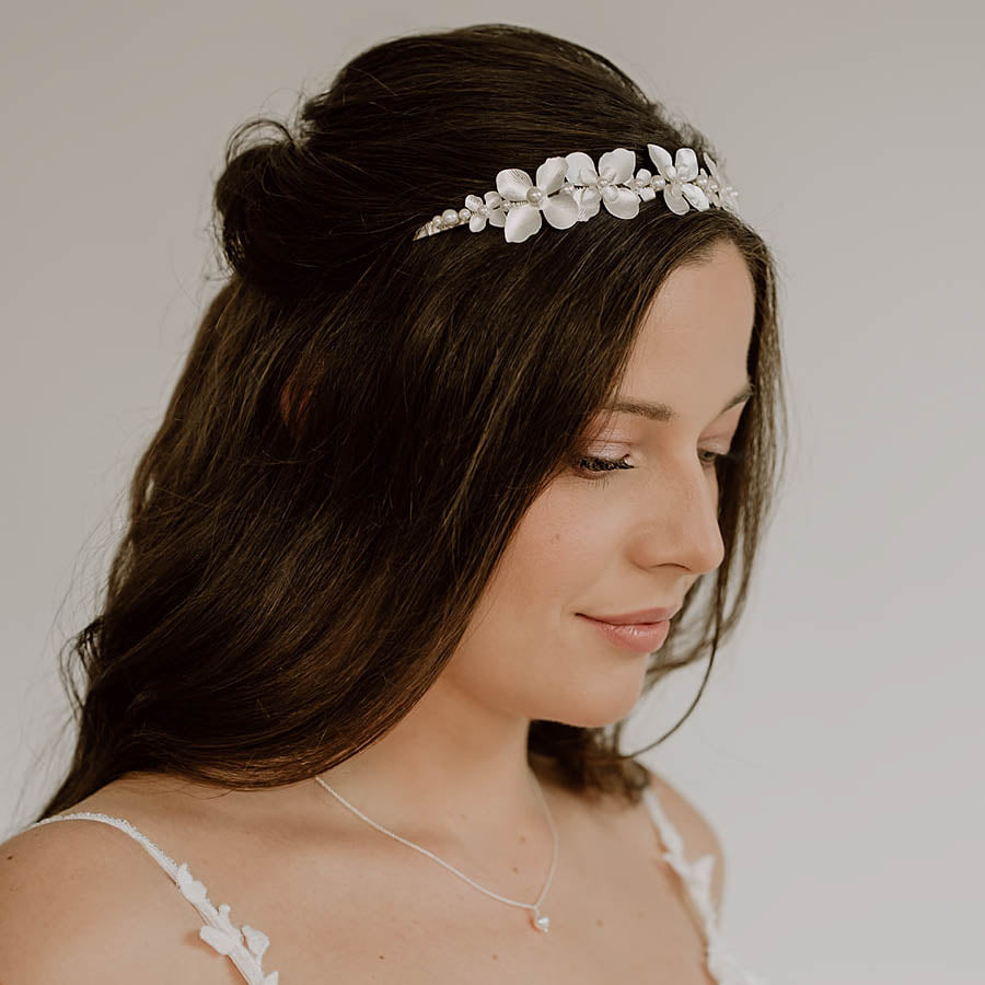 Vika | Hochzeit Haarschmuck, Haarreif mit Blüten und Perlen