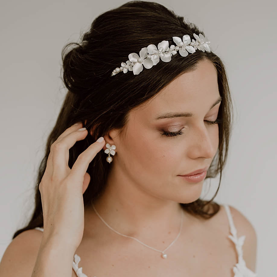 Vika | Hochzeit Haarschmuck, Haarreif mit Blüten und Perlen