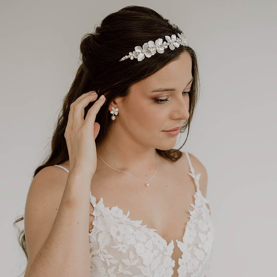 Vika | Hochzeit Haarschmuck, Haarreif mit Blüten und Perlen