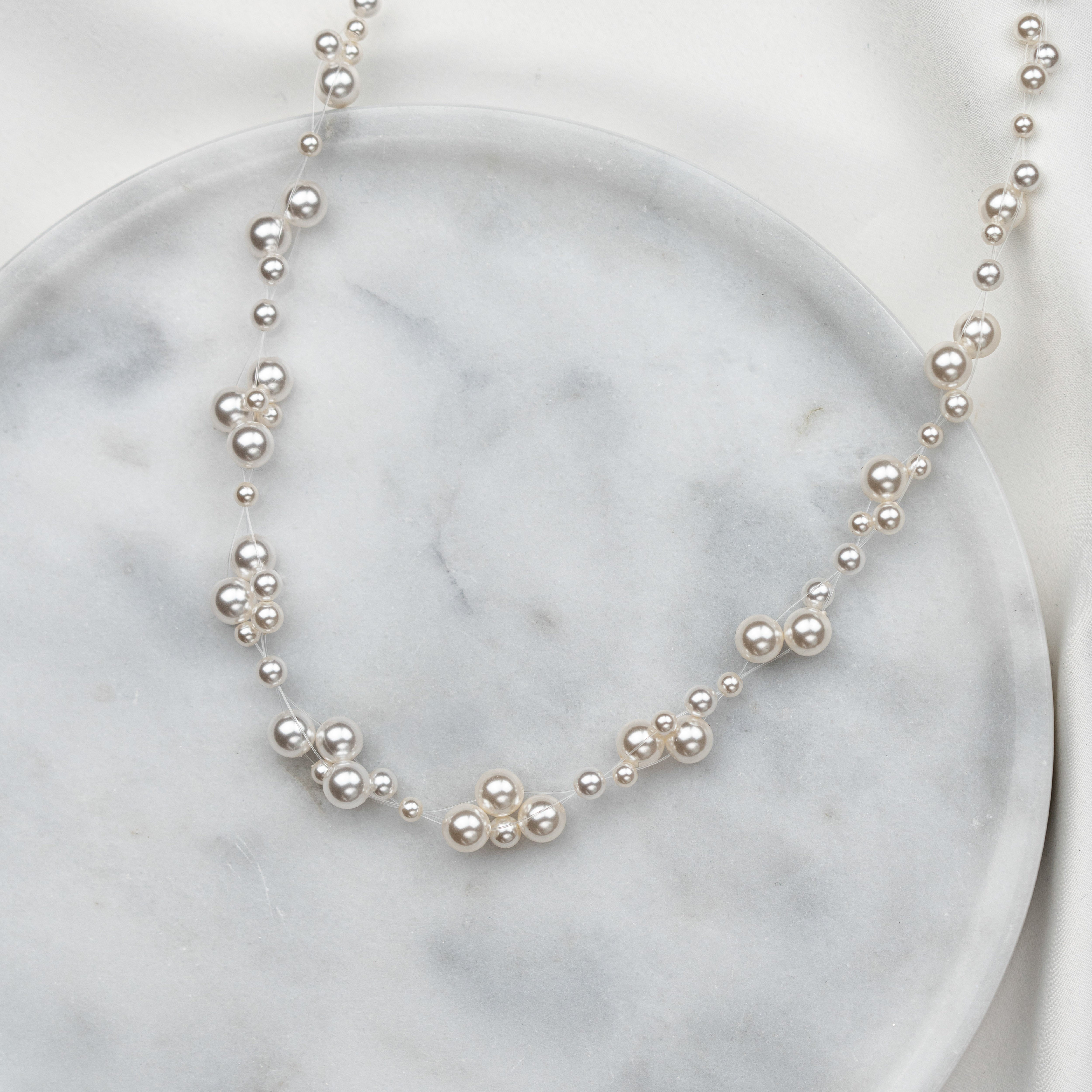 Jasmin | Braut Halskette mit Perlen schwebend