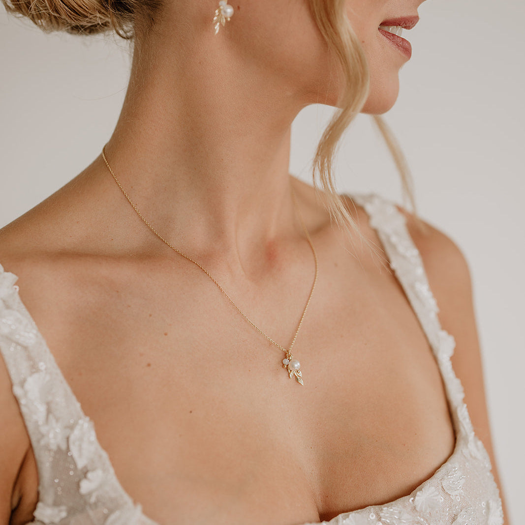 Resi | Halskette Braut mit Blatt und Perlen