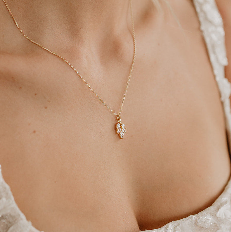 Tilla | Braut Halskette mit Zirkonia Blatt