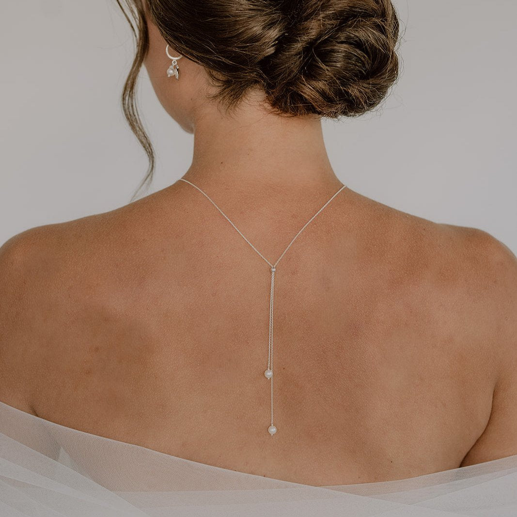Valeria Halskette mit Rückenkette, Rückenkette mit 2 Perlenanhänger, Y-Kette in der Farbe Silber  