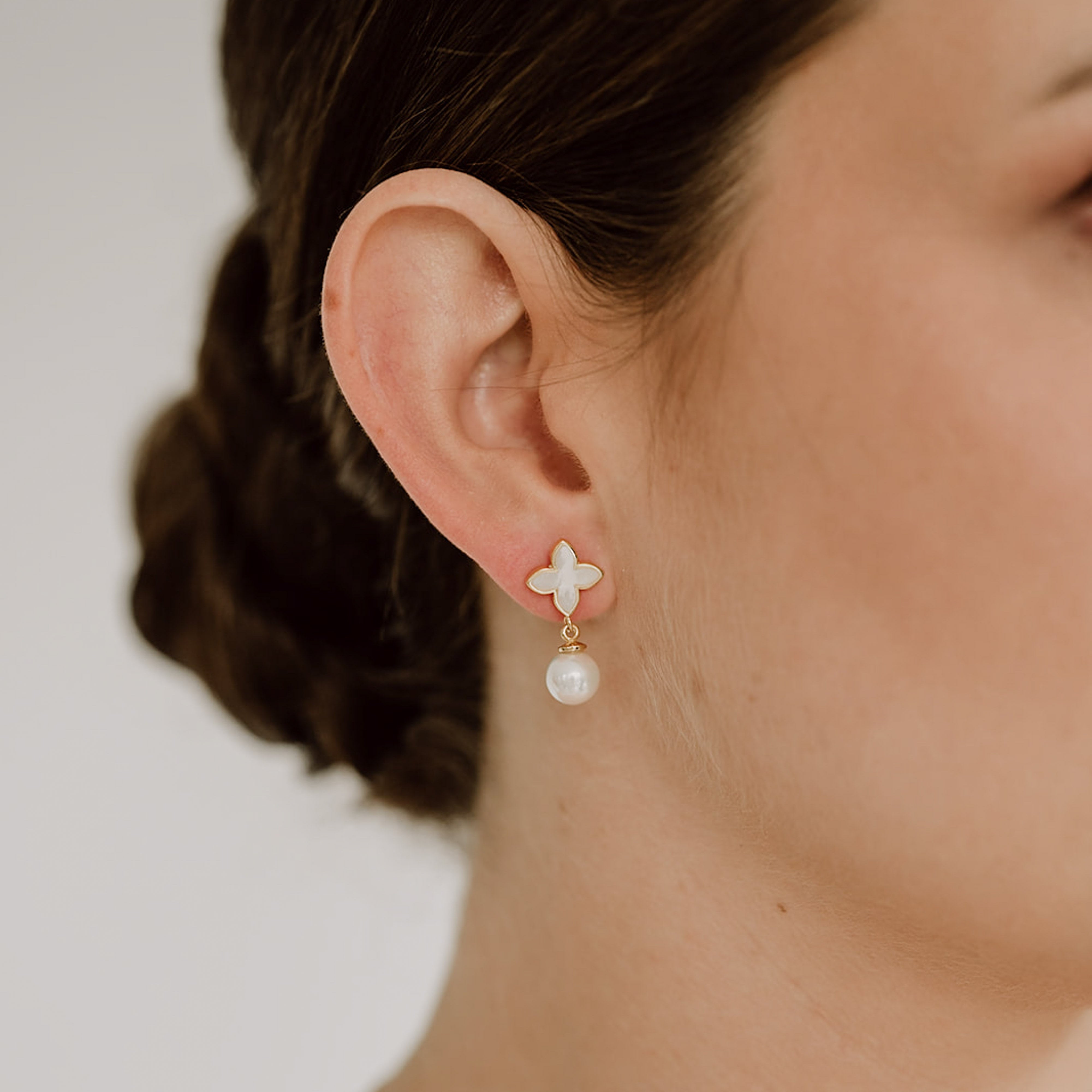 Daisy mit Perle | Ohrringe Hochzeit mit Blüte und Perle